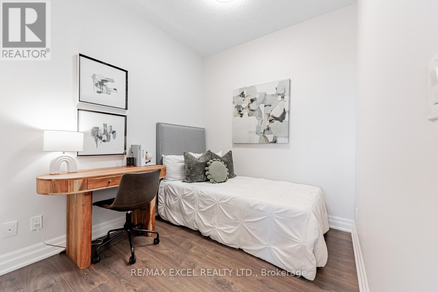 












1101 - 8 ROUGE VALLEY DRIVE W

,
Markham (Unionville),




Ontario
L6G0G8

