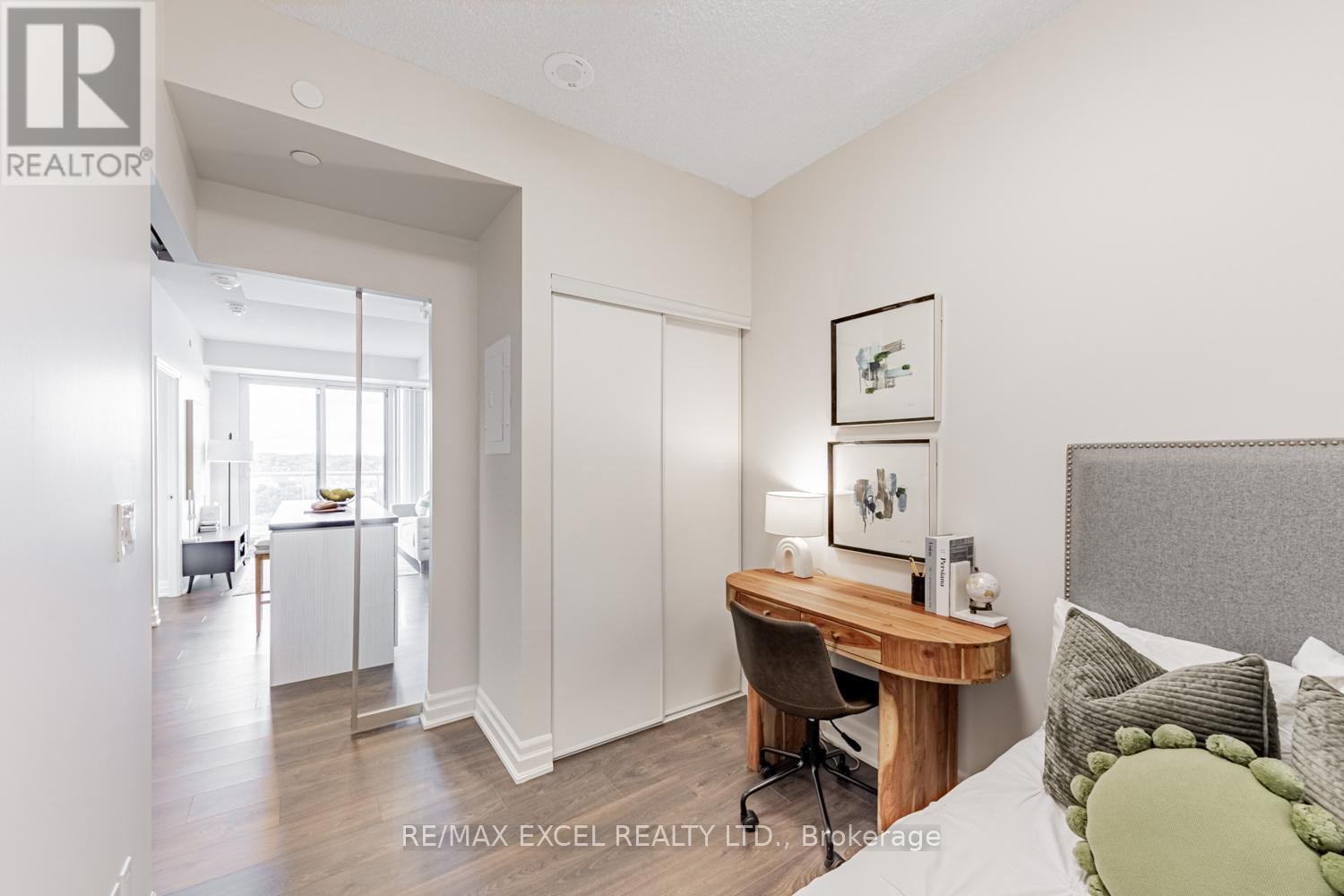 












1101 - 8 ROUGE VALLEY DRIVE W

,
Markham (Unionville),




Ontario
L6G0G8

