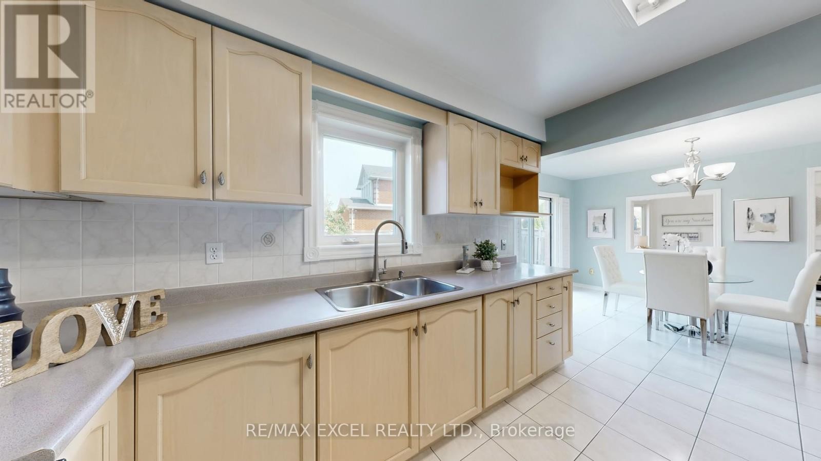 












8 MACKLIN STREET

,
Markham (Middlefield),




Ontario
L3S3Z4

