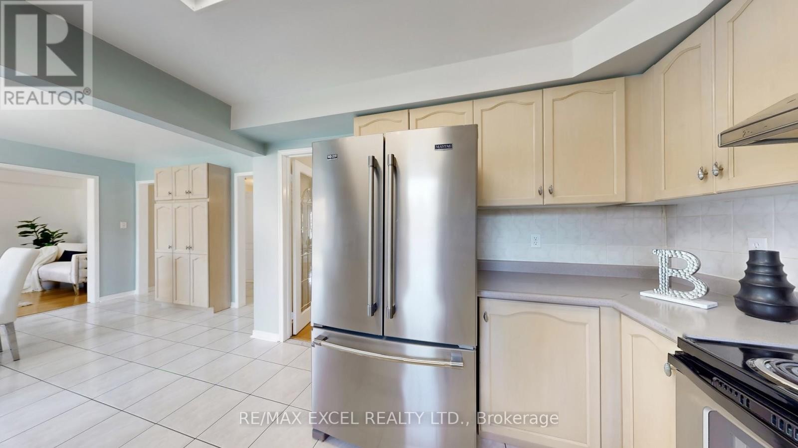 












8 MACKLIN STREET

,
Markham (Middlefield),




Ontario
L3S3Z4

