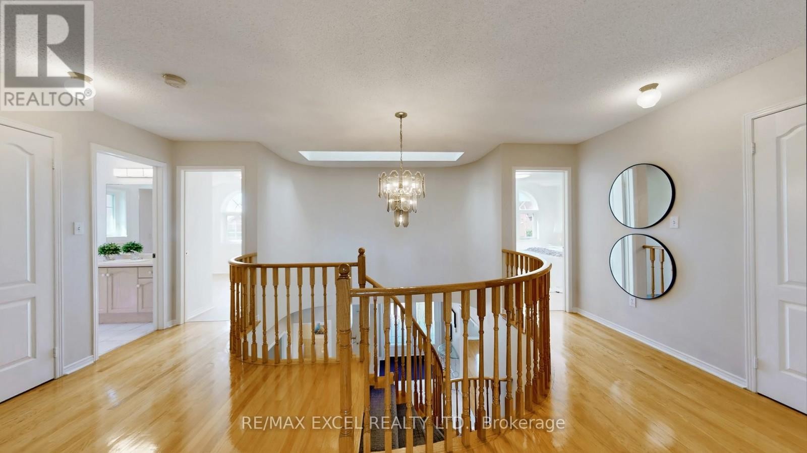 












8 MACKLIN STREET

,
Markham (Middlefield),




Ontario
L3S3Z4

