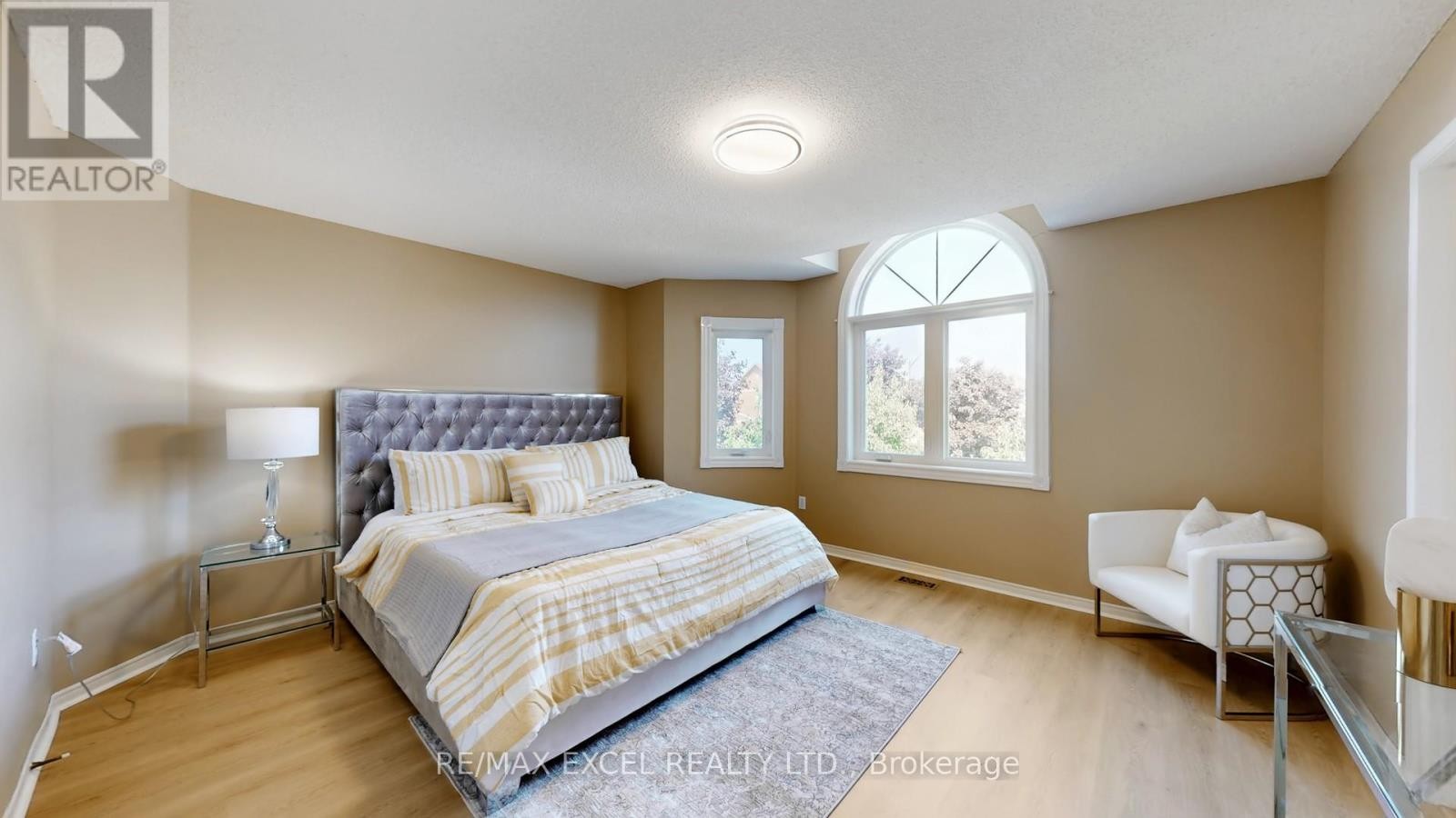 












8 MACKLIN STREET

,
Markham (Middlefield),




Ontario
L3S3Z4


