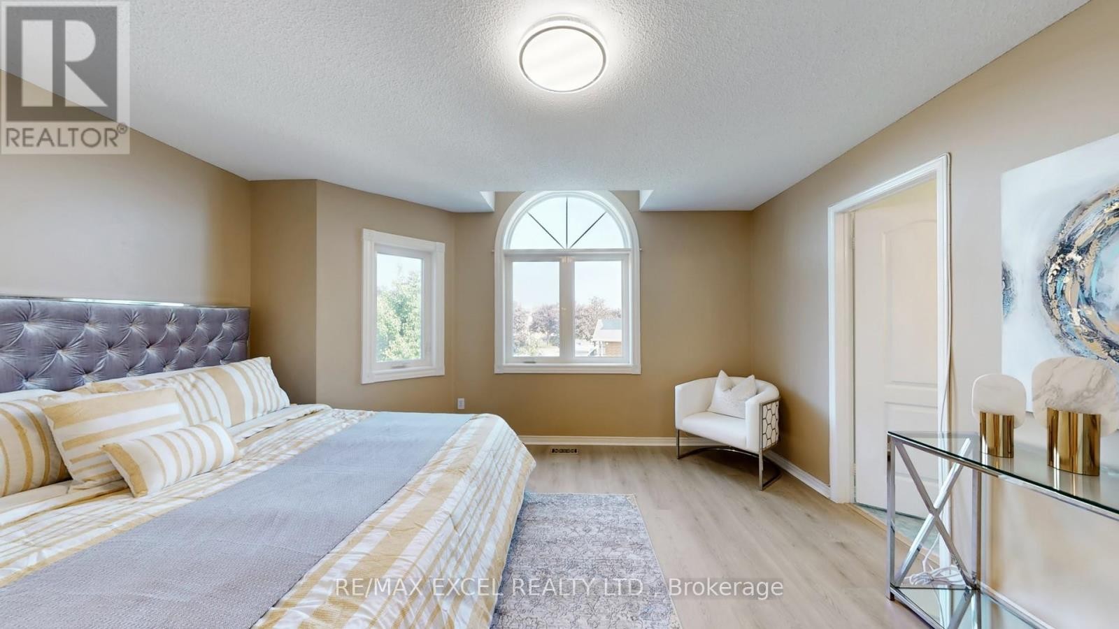 












8 MACKLIN STREET

,
Markham (Middlefield),




Ontario
L3S3Z4

