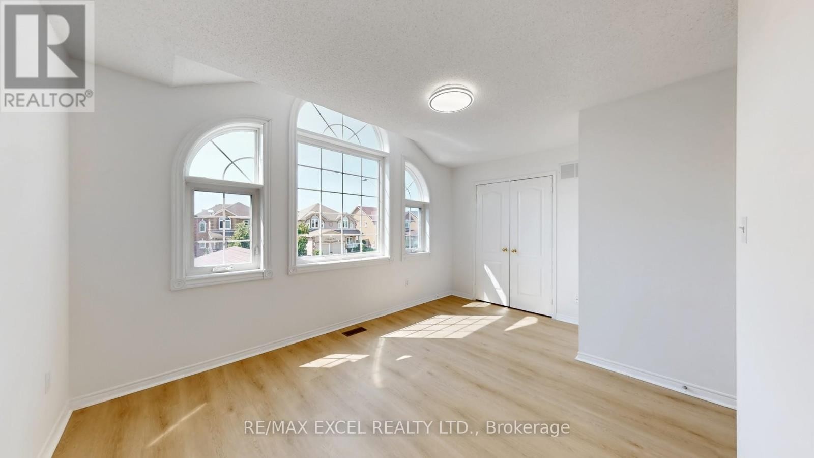 












8 MACKLIN STREET

,
Markham (Middlefield),




Ontario
L3S3Z4

