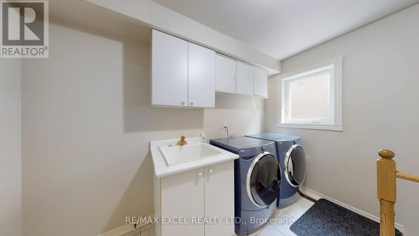 












8 MACKLIN STREET

,
Markham (Middlefield),




Ontario
L3S3Z4

