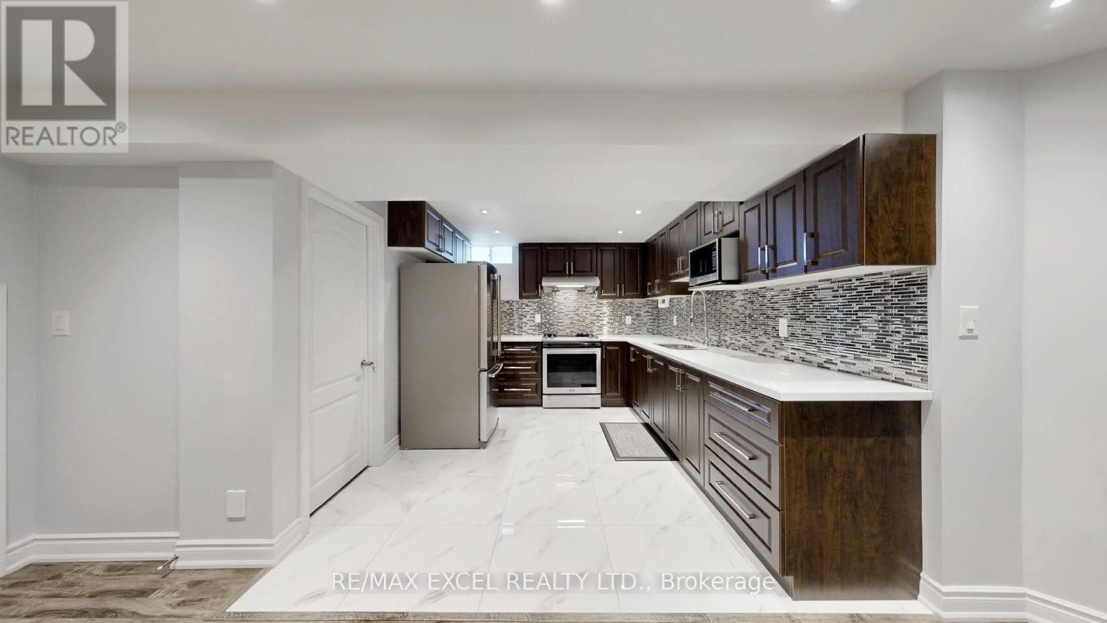 












8 MACKLIN STREET

,
Markham (Middlefield),




Ontario
L3S3Z4

