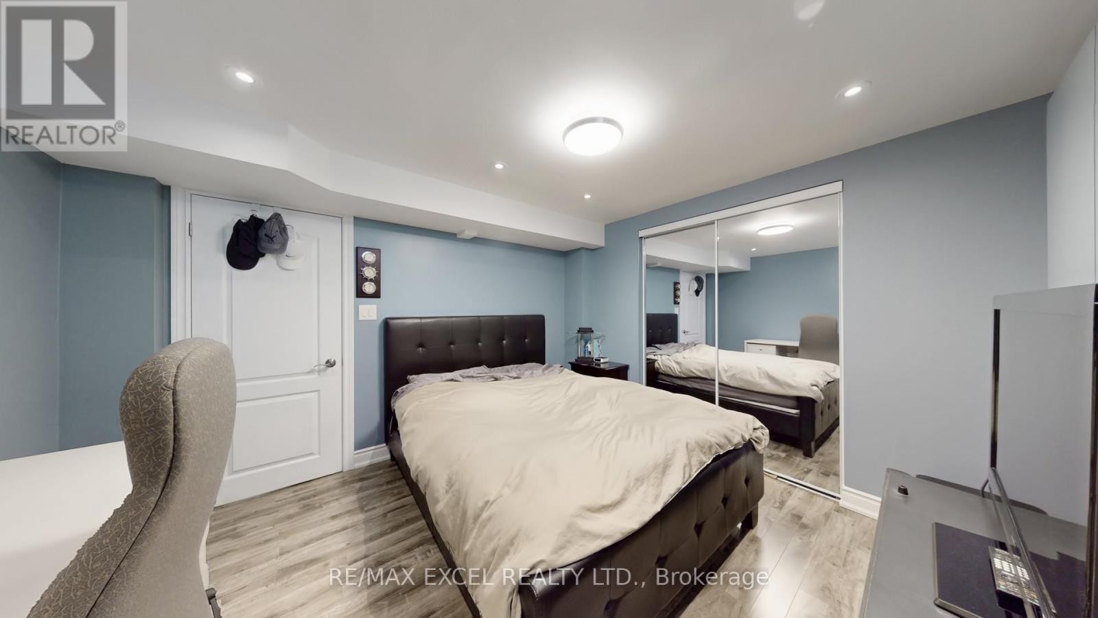 












8 MACKLIN STREET

,
Markham (Middlefield),




Ontario
L3S3Z4

