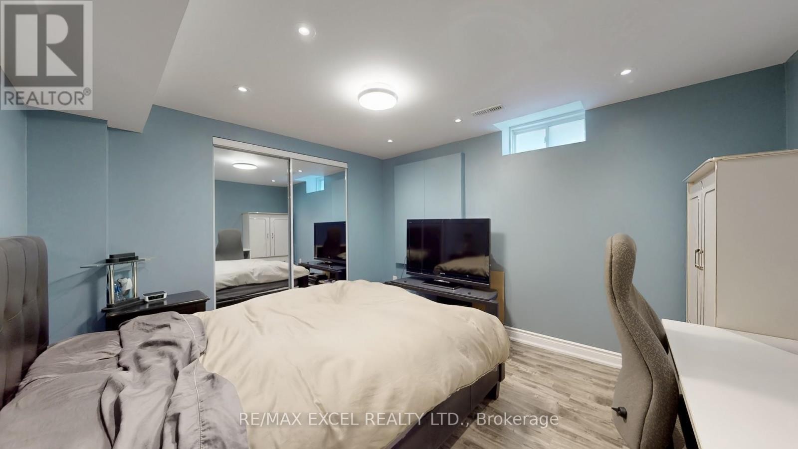 












8 MACKLIN STREET

,
Markham (Middlefield),




Ontario
L3S3Z4

