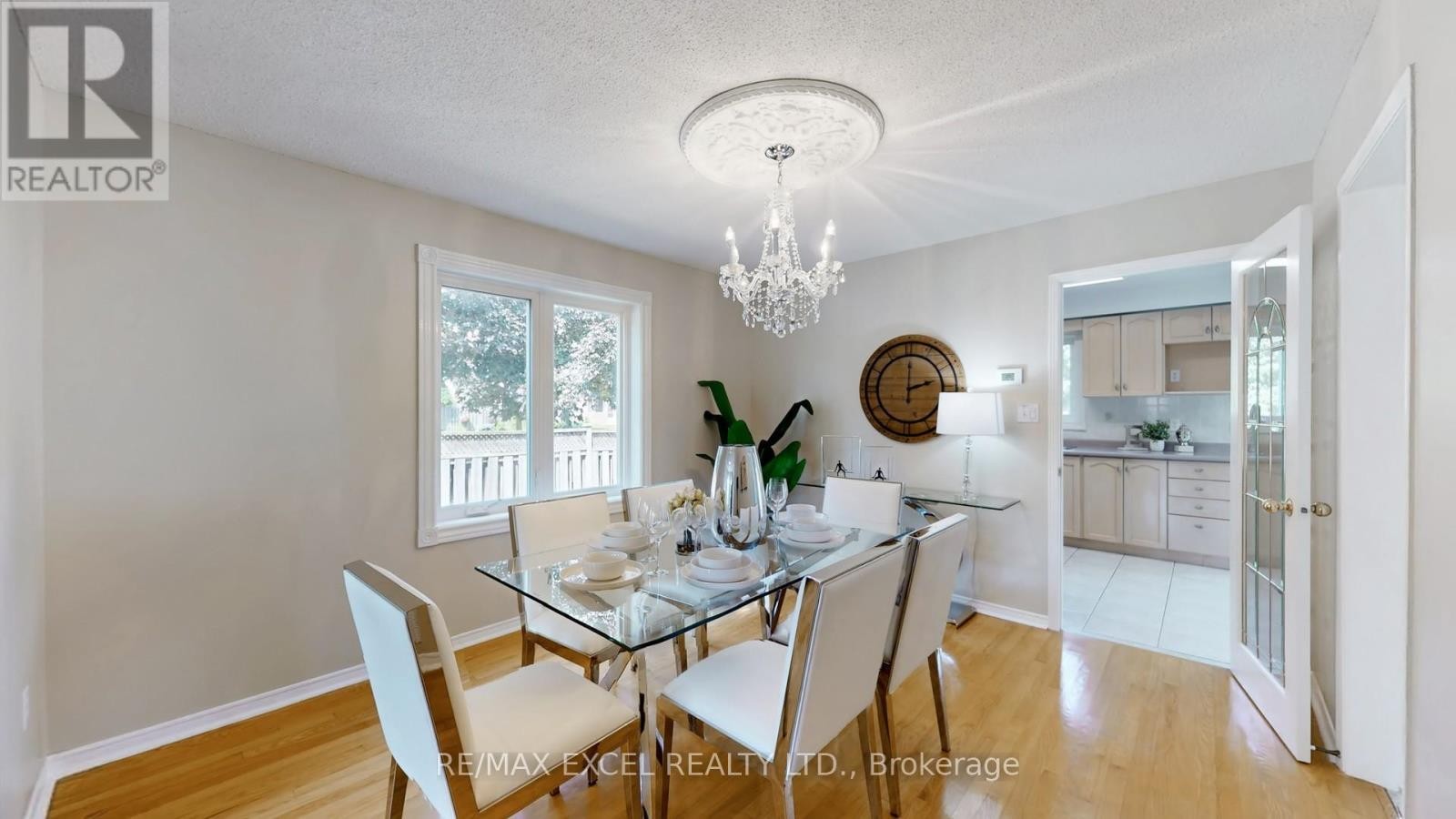 












8 MACKLIN STREET

,
Markham (Middlefield),




Ontario
L3S3Z4


