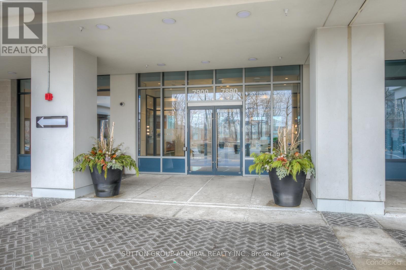 












1002 - 7890 BATHURST STREET

,
Vaughan (Beverley Glen),




Ontario
L4J7Y3

