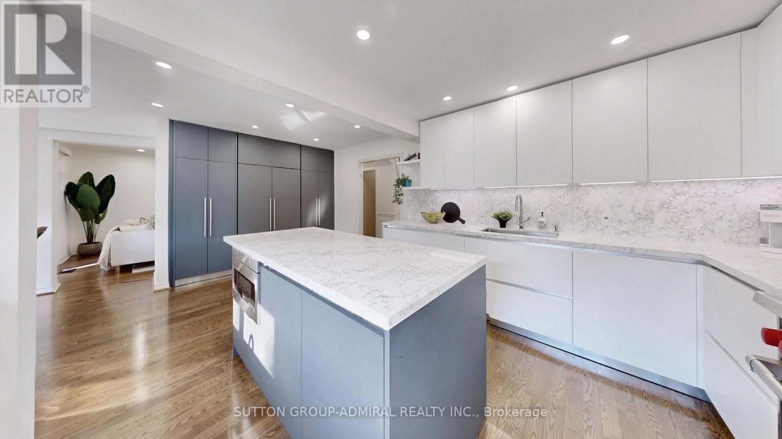 












122 EDMUND SEAGER DRIVE

,
Vaughan (Uplands),




Ontario
L4J4S7

