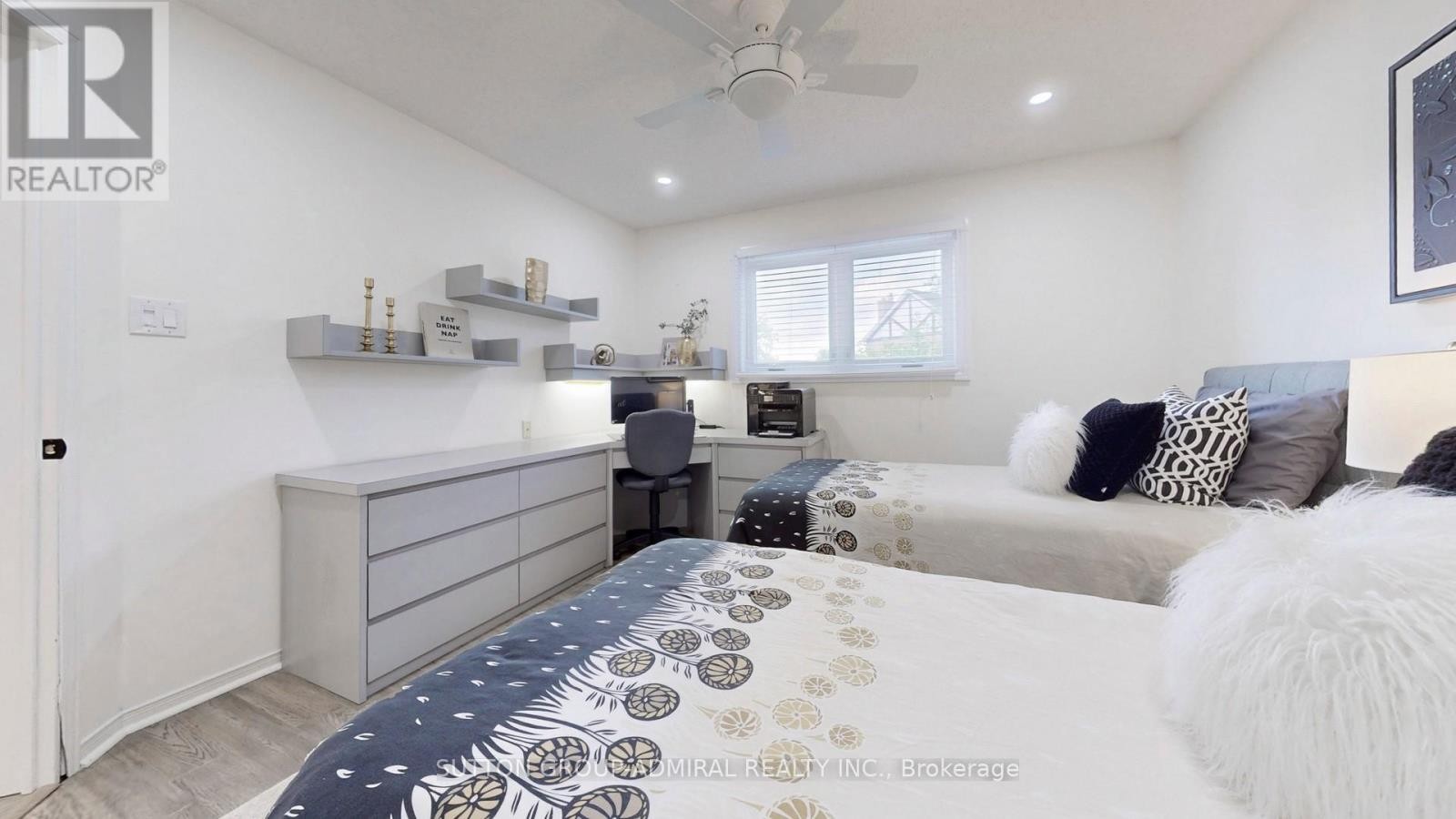 












122 EDMUND SEAGER DRIVE

,
Vaughan (Uplands),




Ontario
L4J4S7

