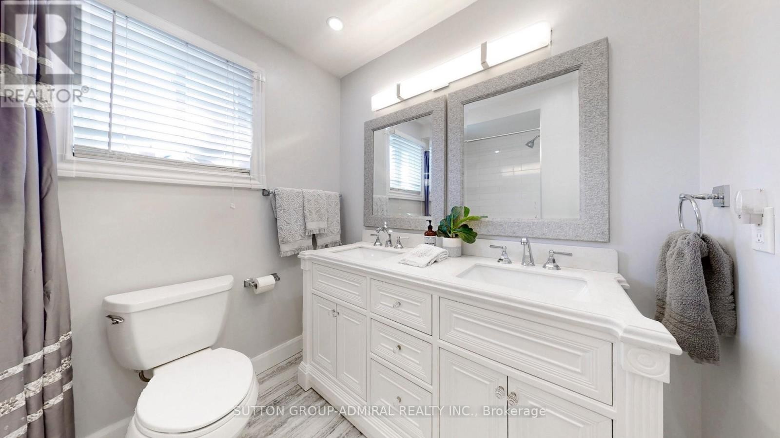 












122 EDMUND SEAGER DRIVE

,
Vaughan (Uplands),




Ontario
L4J4S7

