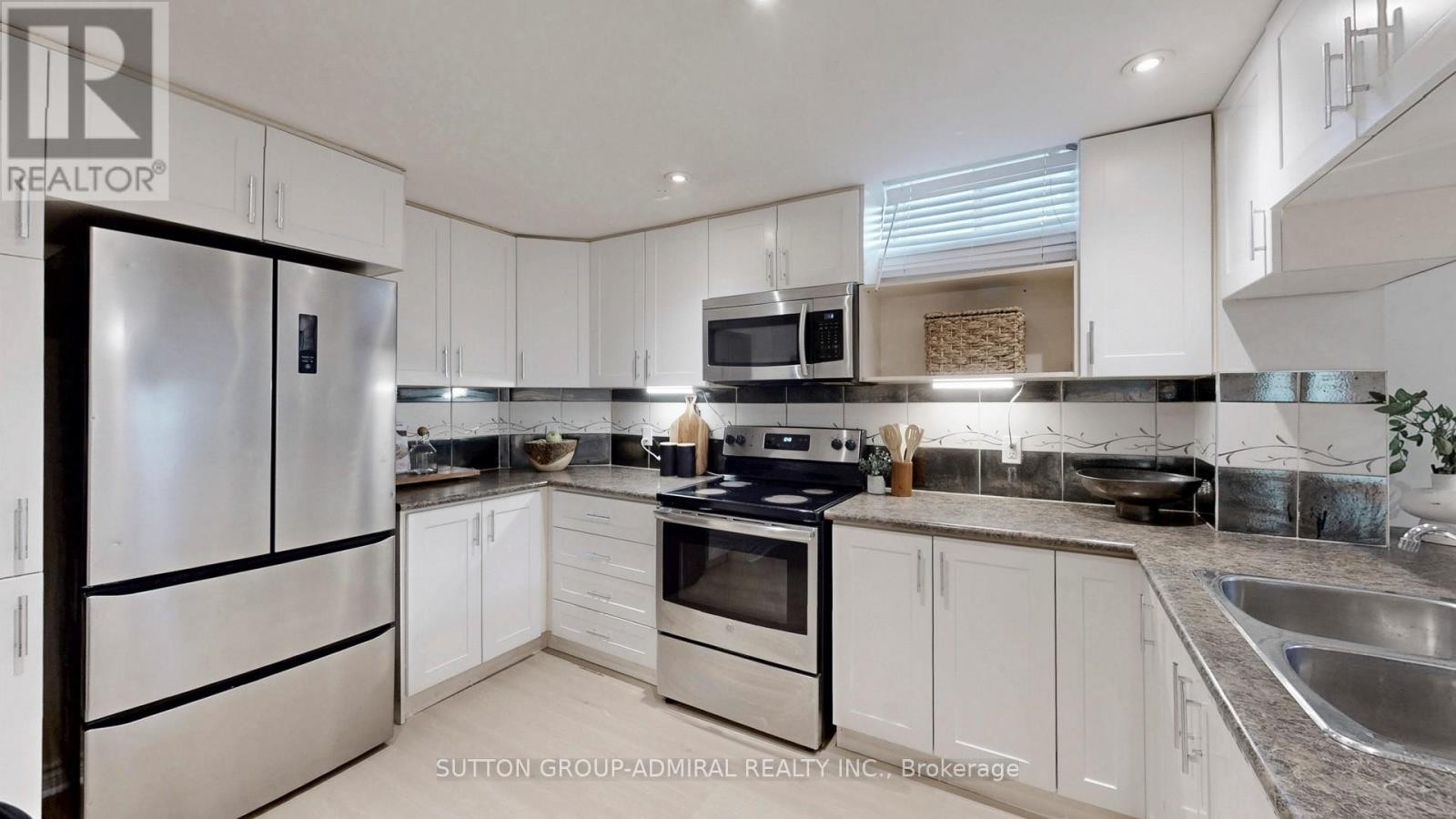 












122 EDMUND SEAGER DRIVE

,
Vaughan (Uplands),




Ontario
L4J4S7

