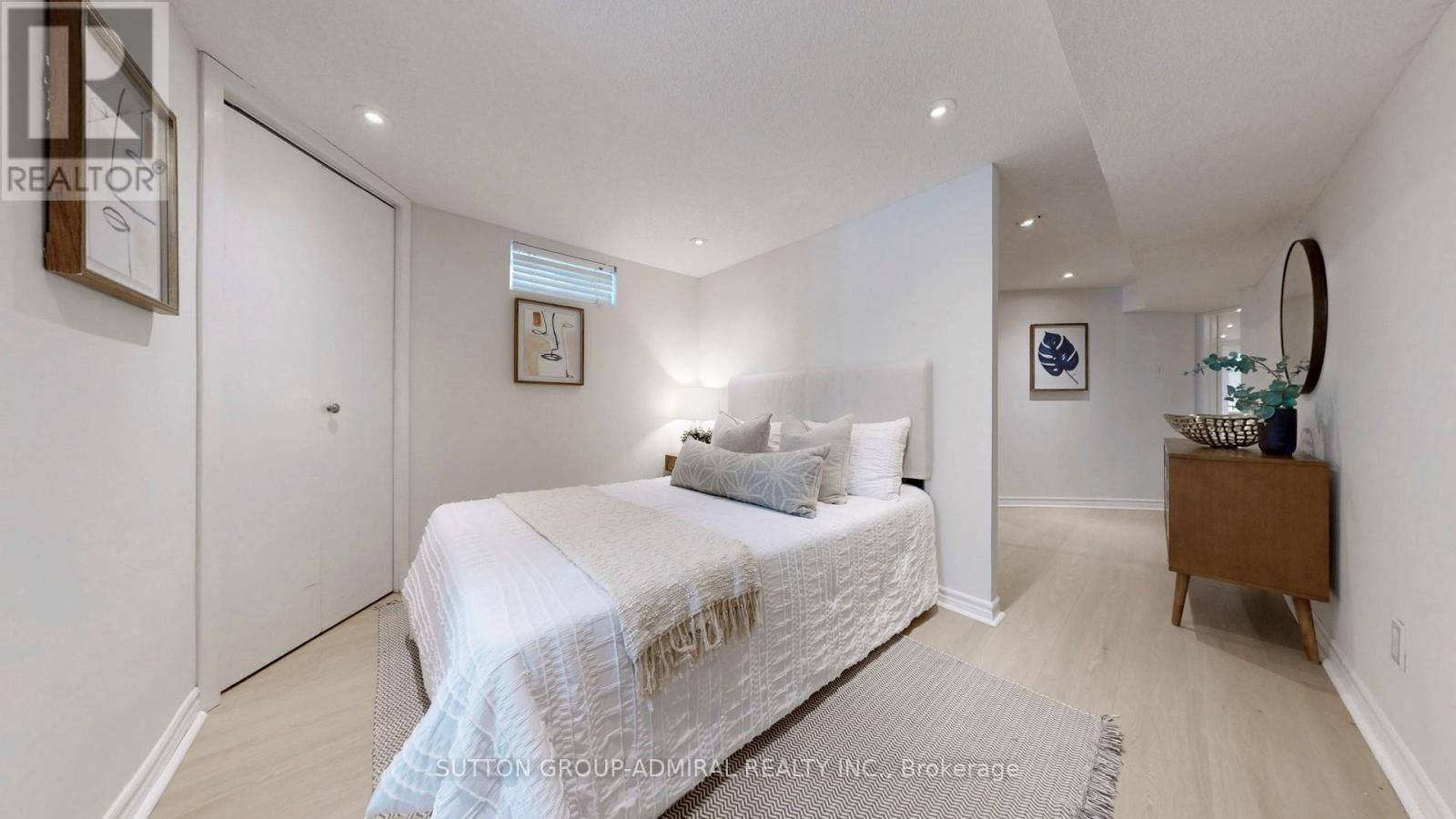 












122 EDMUND SEAGER DRIVE

,
Vaughan (Uplands),




Ontario
L4J4S7

