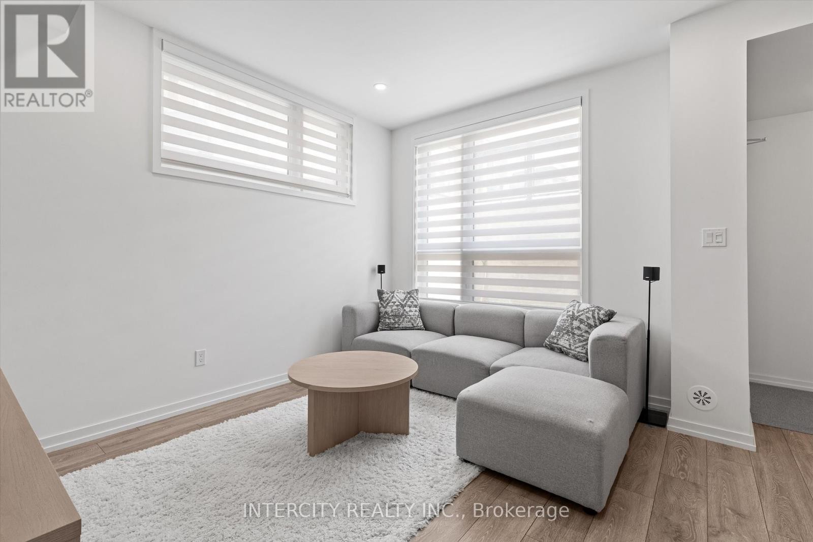 












15 - 11 LYTHAM GREEN CIRCLE

,
Newmarket (Glenway Estates),




Ontario
L3Y0C7

