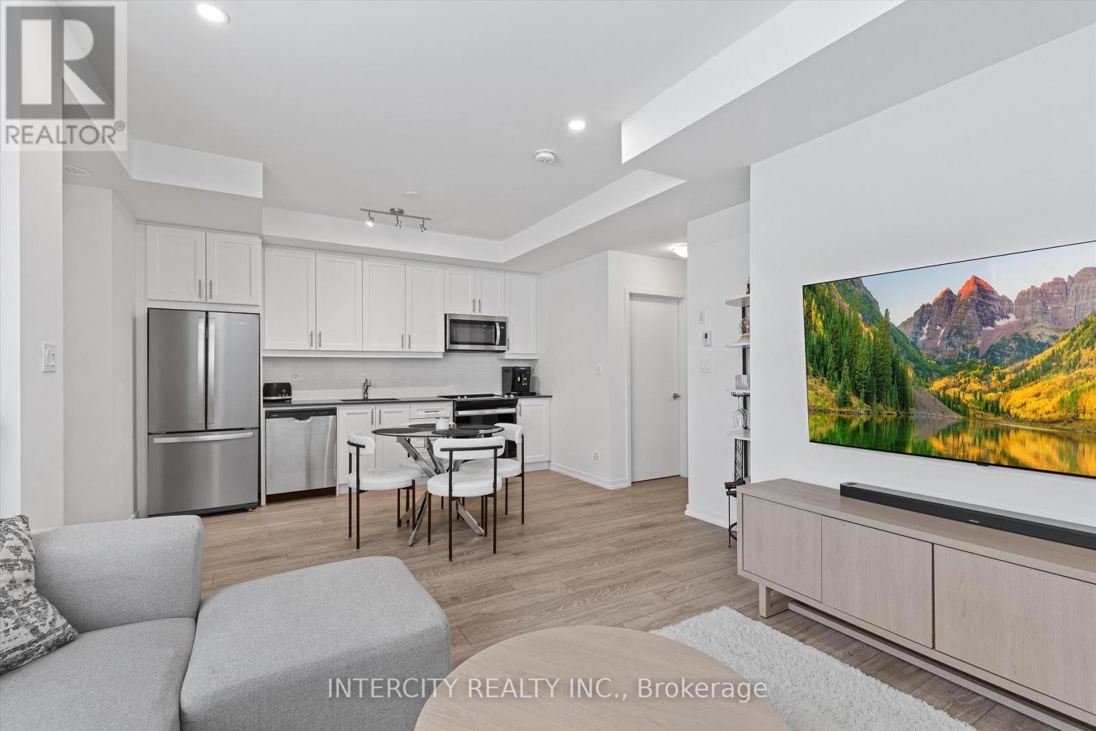 












15 - 11 LYTHAM GREEN CIRCLE

,
Newmarket (Glenway Estates),




Ontario
L3Y0C7

