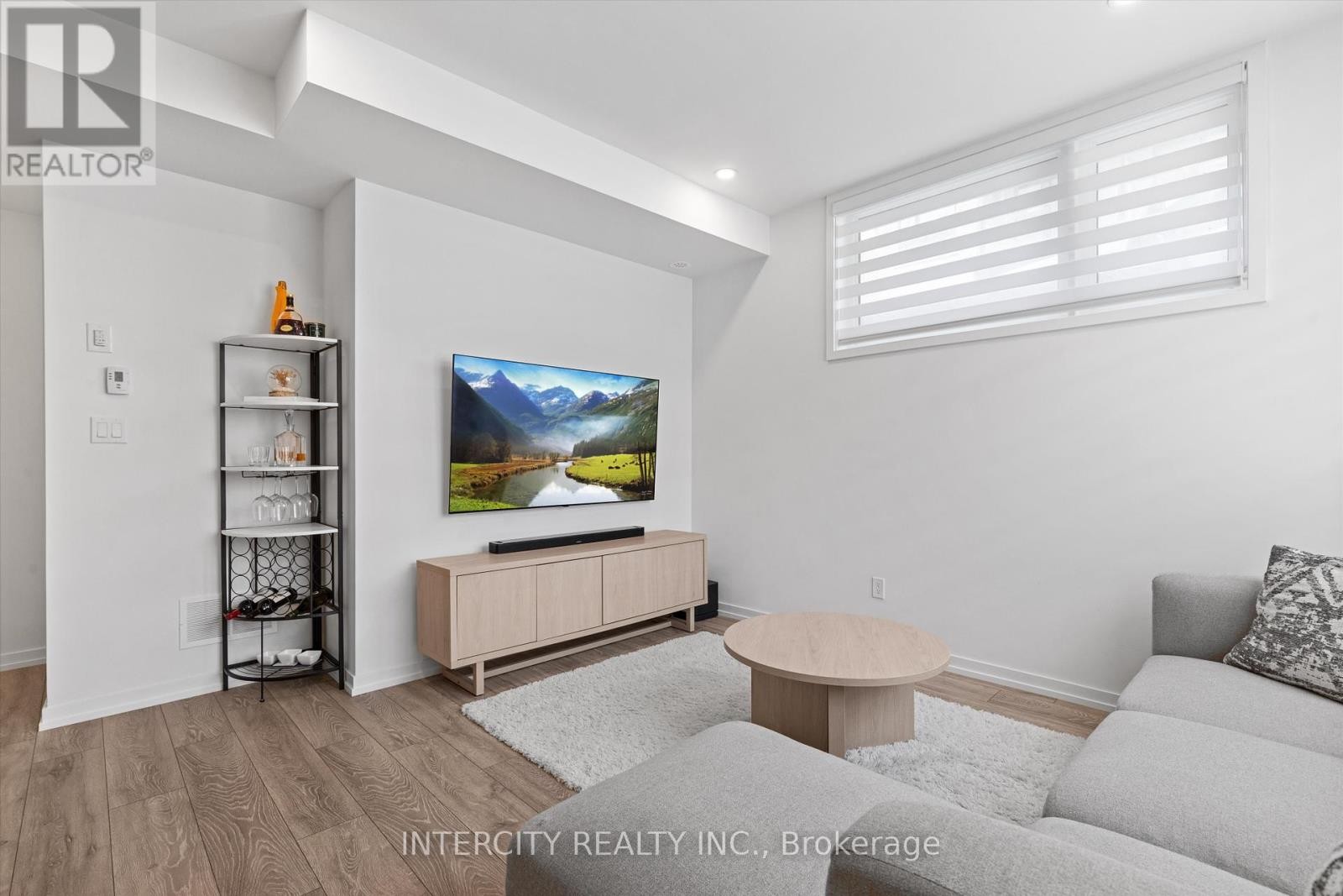 












15 - 11 LYTHAM GREEN CIRCLE

,
Newmarket (Glenway Estates),




Ontario
L3Y0C7

