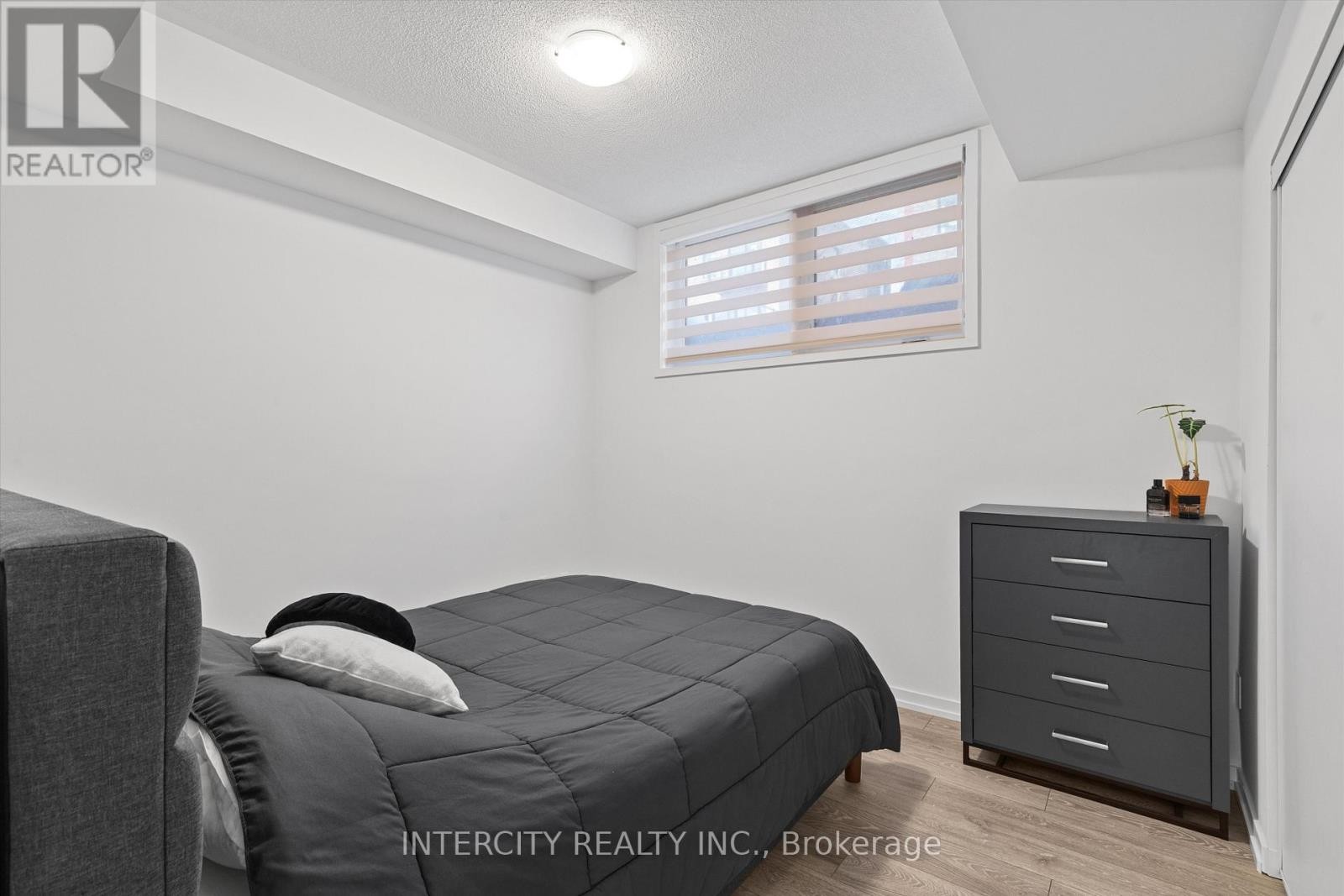 












15 - 11 LYTHAM GREEN CIRCLE

,
Newmarket (Glenway Estates),




Ontario
L3Y0C7

