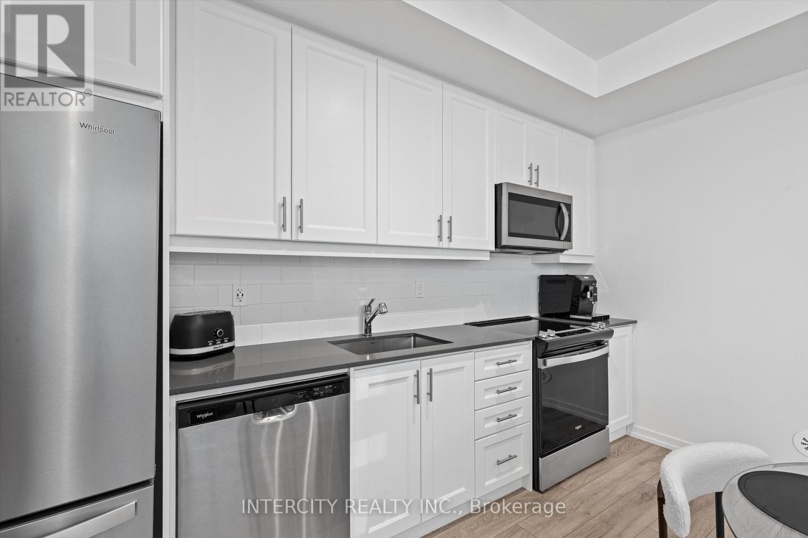 












15 - 11 LYTHAM GREEN CIRCLE

,
Newmarket (Glenway Estates),




Ontario
L3Y0C7


