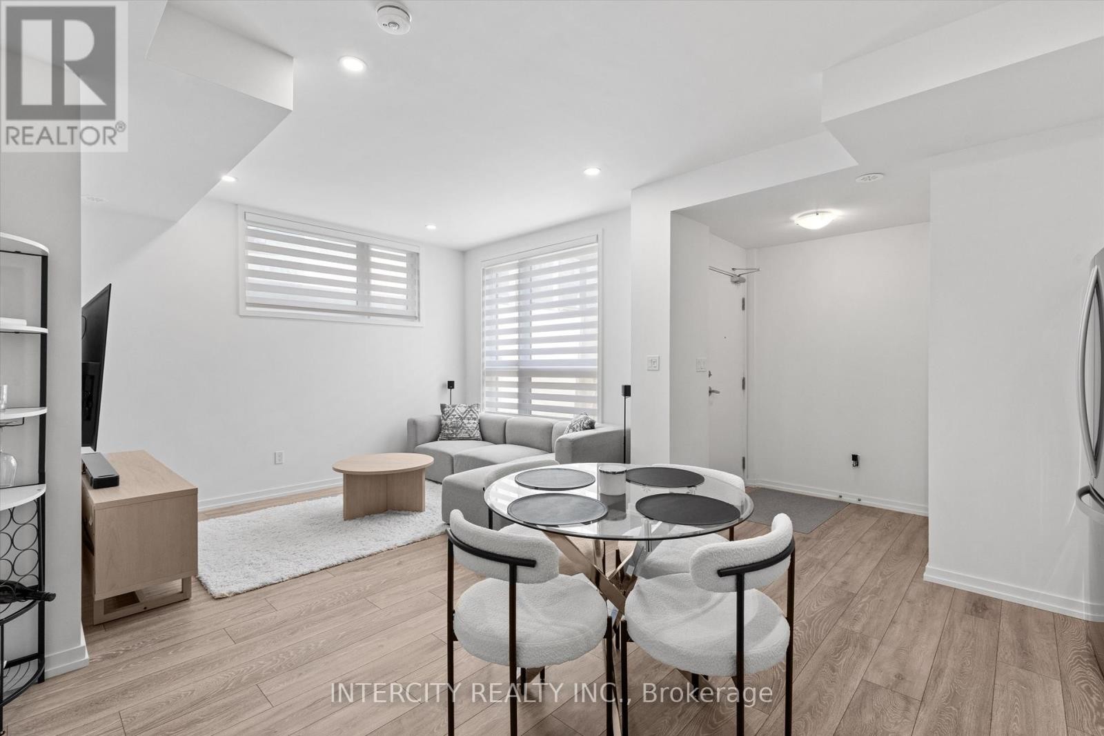 












15 - 11 LYTHAM GREEN CIRCLE

,
Newmarket (Glenway Estates),




Ontario
L3Y0C7

