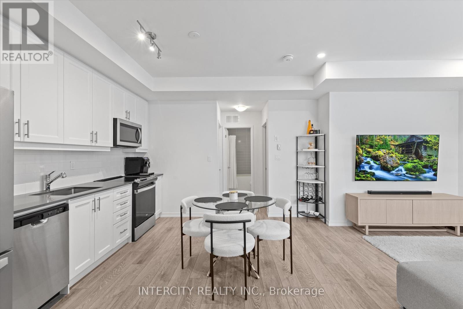 












15 - 11 LYTHAM GREEN CIRCLE

,
Newmarket (Glenway Estates),




Ontario
L3Y0C7

