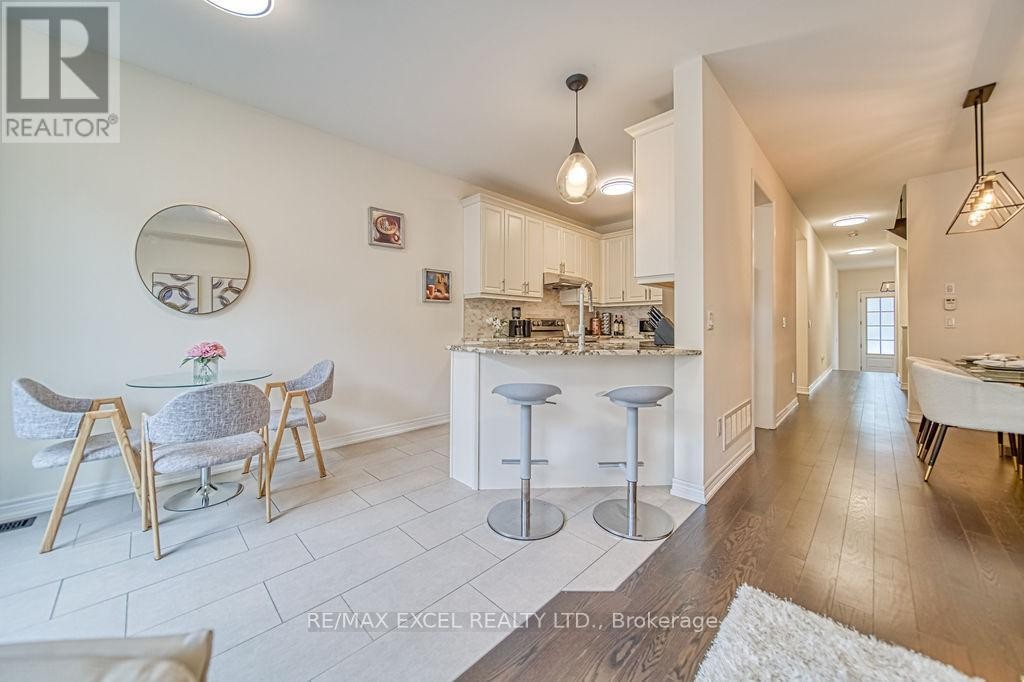 












43 DURBLEE AVENUE

,
Aurora,




Ontario
L4G0Z8


