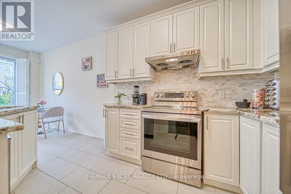 












43 DURBLEE AVENUE

,
Aurora,




Ontario
L4G0Z8

