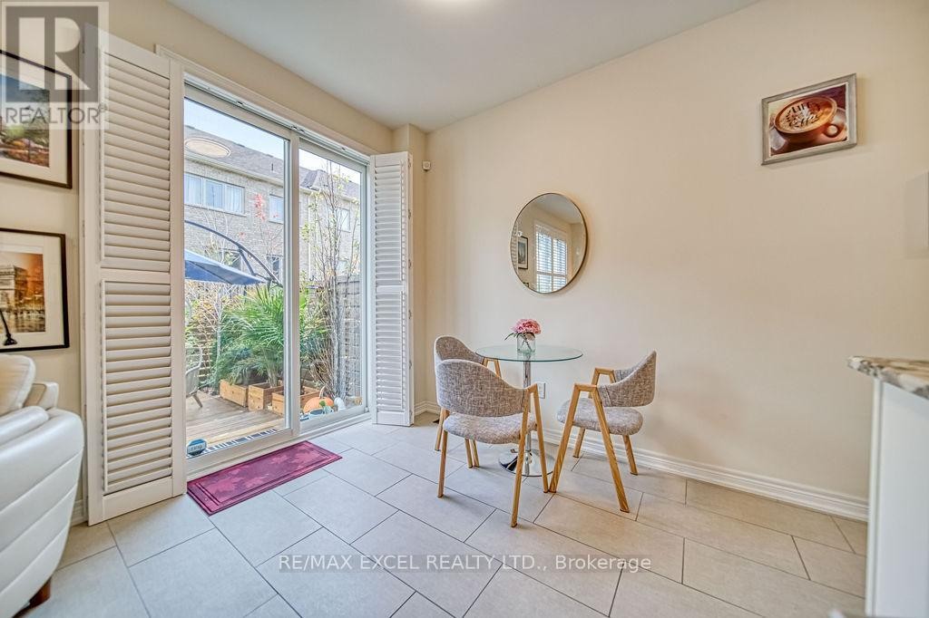 












43 DURBLEE AVENUE

,
Aurora,




Ontario
L4G0Z8

