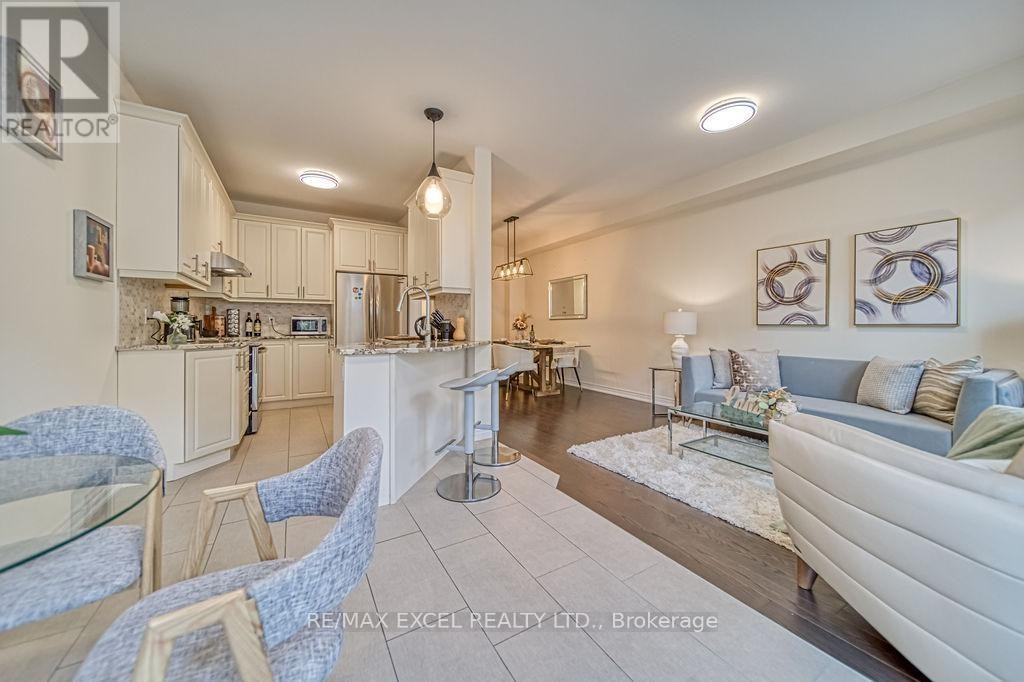 












43 DURBLEE AVENUE

,
Aurora,




Ontario
L4G0Z8

