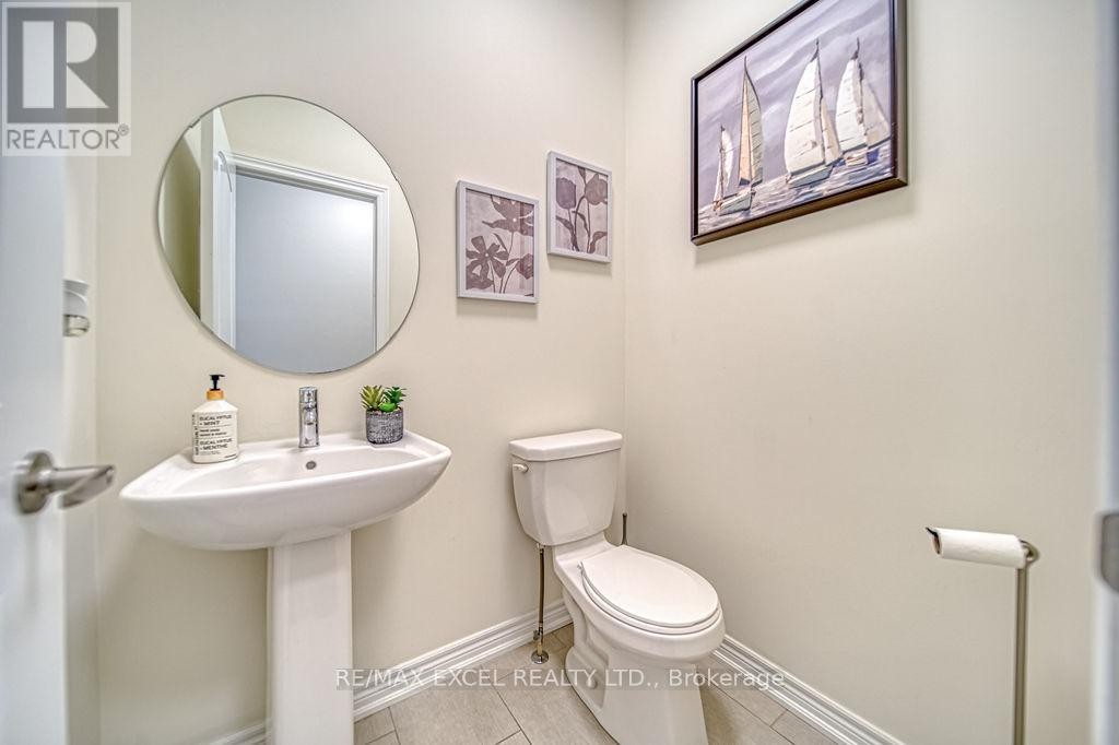 












43 DURBLEE AVENUE

,
Aurora,




Ontario
L4G0Z8

