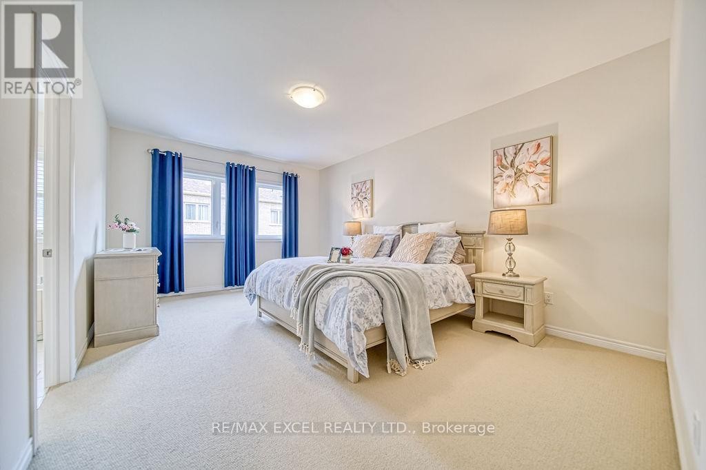 












43 DURBLEE AVENUE

,
Aurora,




Ontario
L4G0Z8

