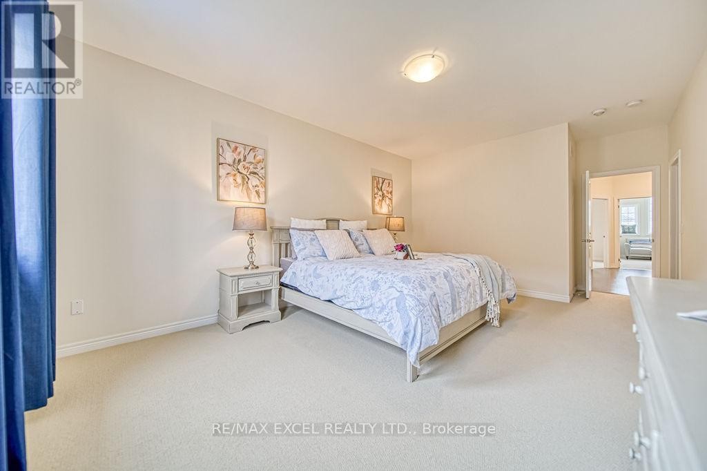 












43 DURBLEE AVENUE

,
Aurora,




Ontario
L4G0Z8

