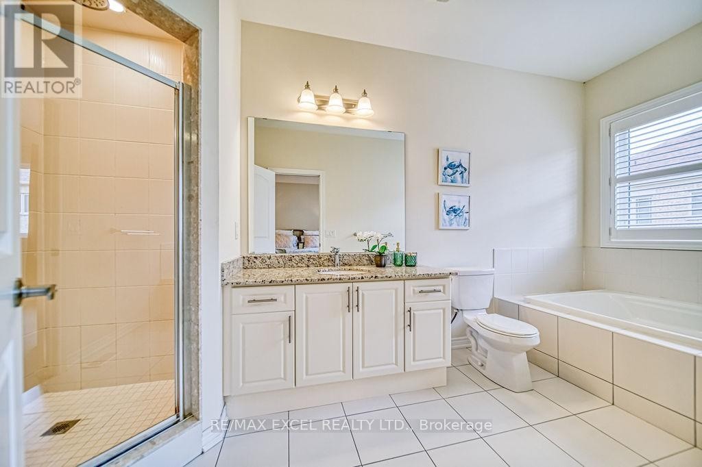 












43 DURBLEE AVENUE

,
Aurora,




Ontario
L4G0Z8

