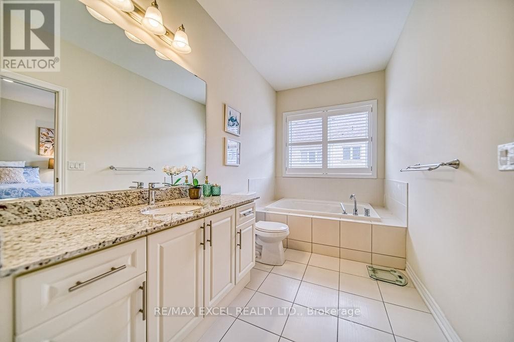 












43 DURBLEE AVENUE

,
Aurora,




Ontario
L4G0Z8

