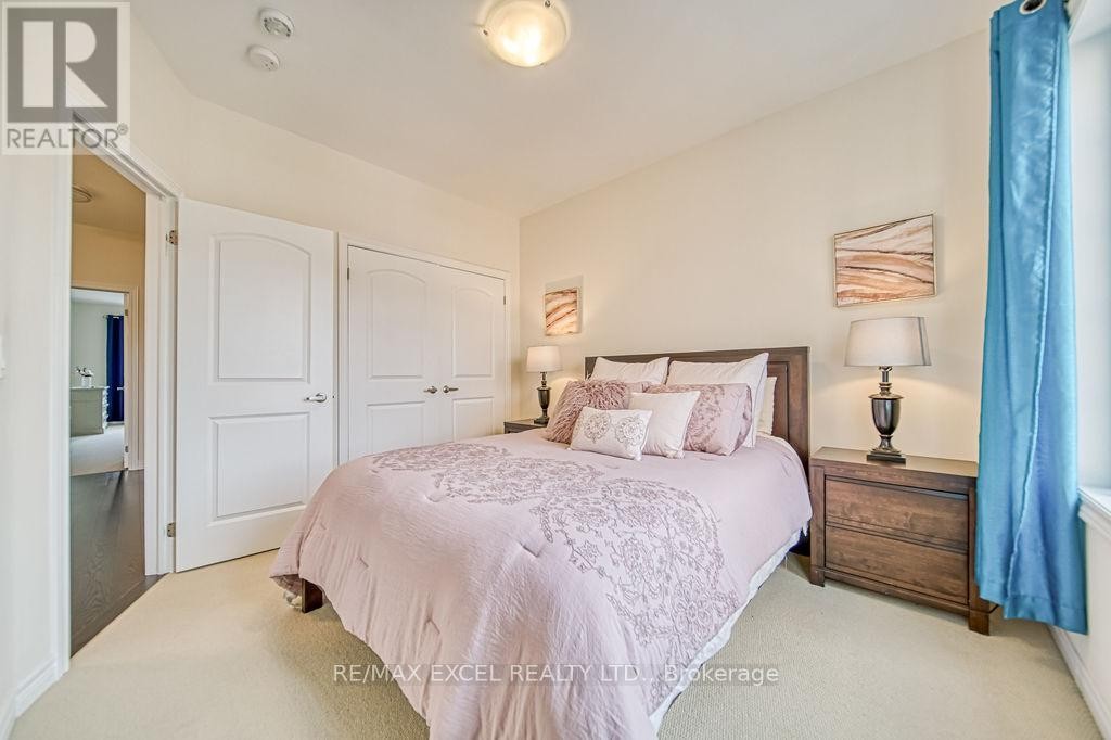 












43 DURBLEE AVENUE

,
Aurora,




Ontario
L4G0Z8

