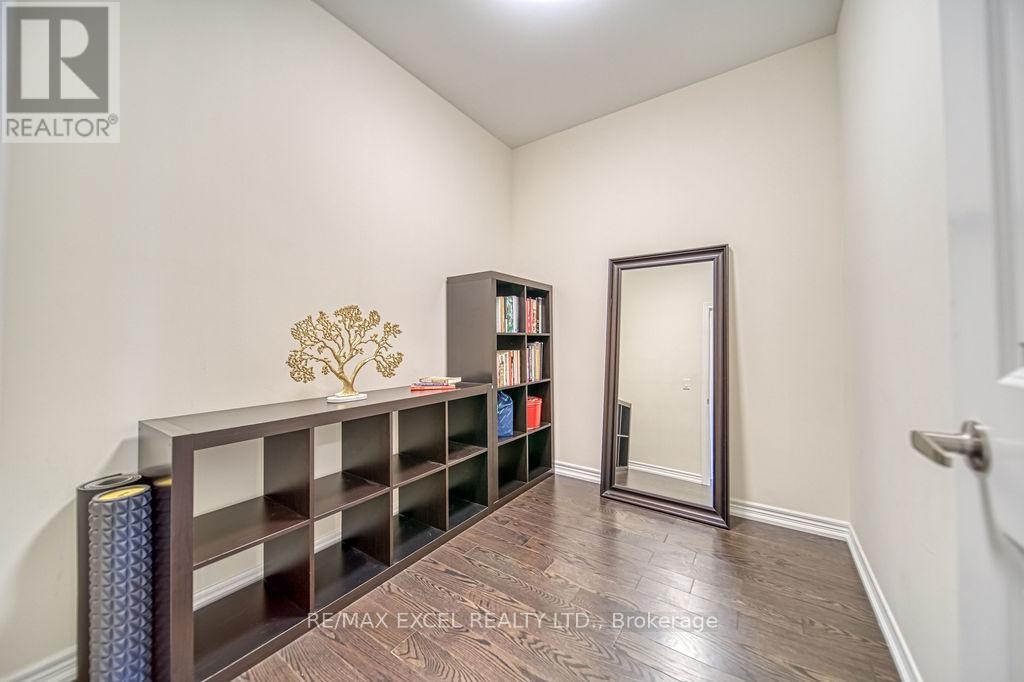 












43 DURBLEE AVENUE

,
Aurora,




Ontario
L4G0Z8


