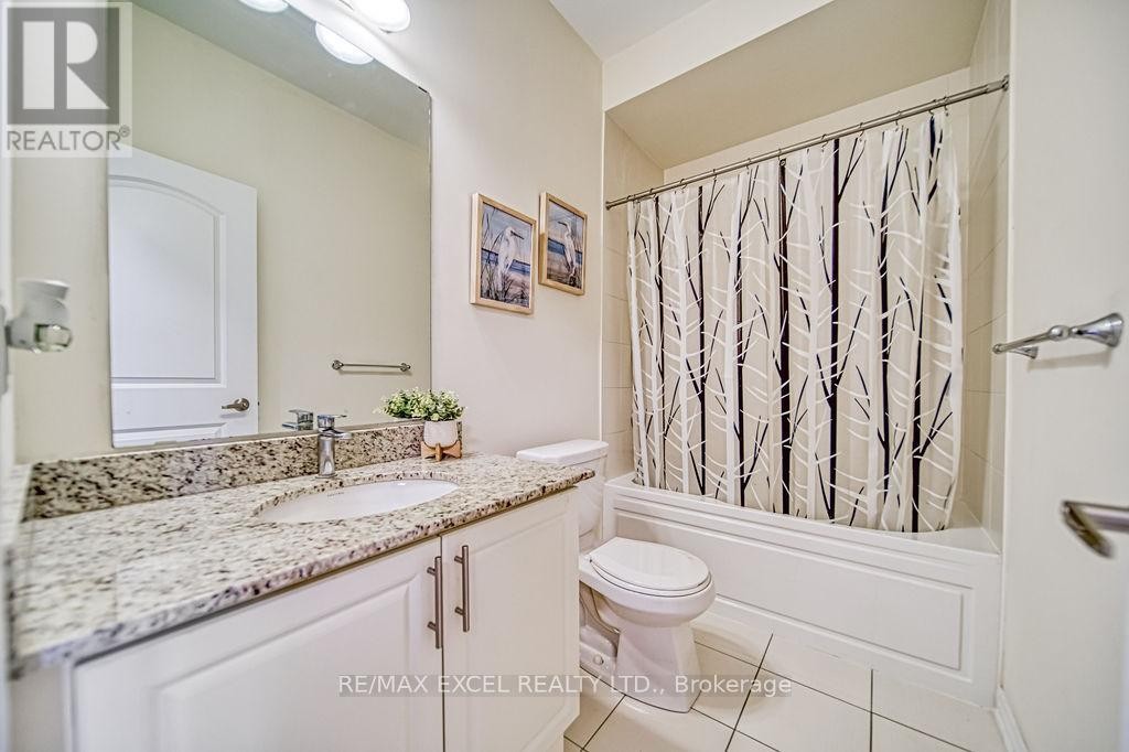 












43 DURBLEE AVENUE

,
Aurora,




Ontario
L4G0Z8

