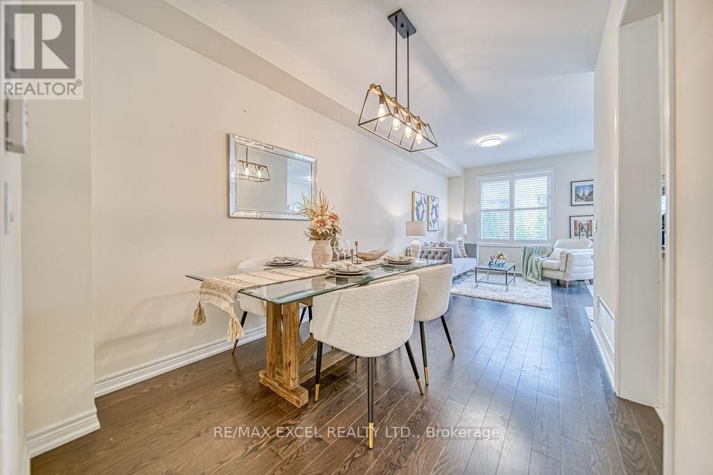 












43 DURBLEE AVENUE

,
Aurora,




Ontario
L4G0Z8

