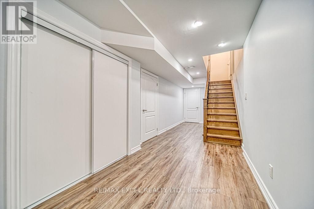 












43 DURBLEE AVENUE

,
Aurora,




Ontario
L4G0Z8

