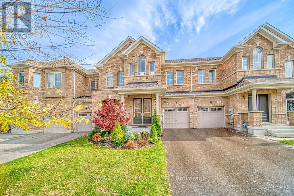 












43 DURBLEE AVENUE

,
Aurora,




Ontario
L4G0Z8

