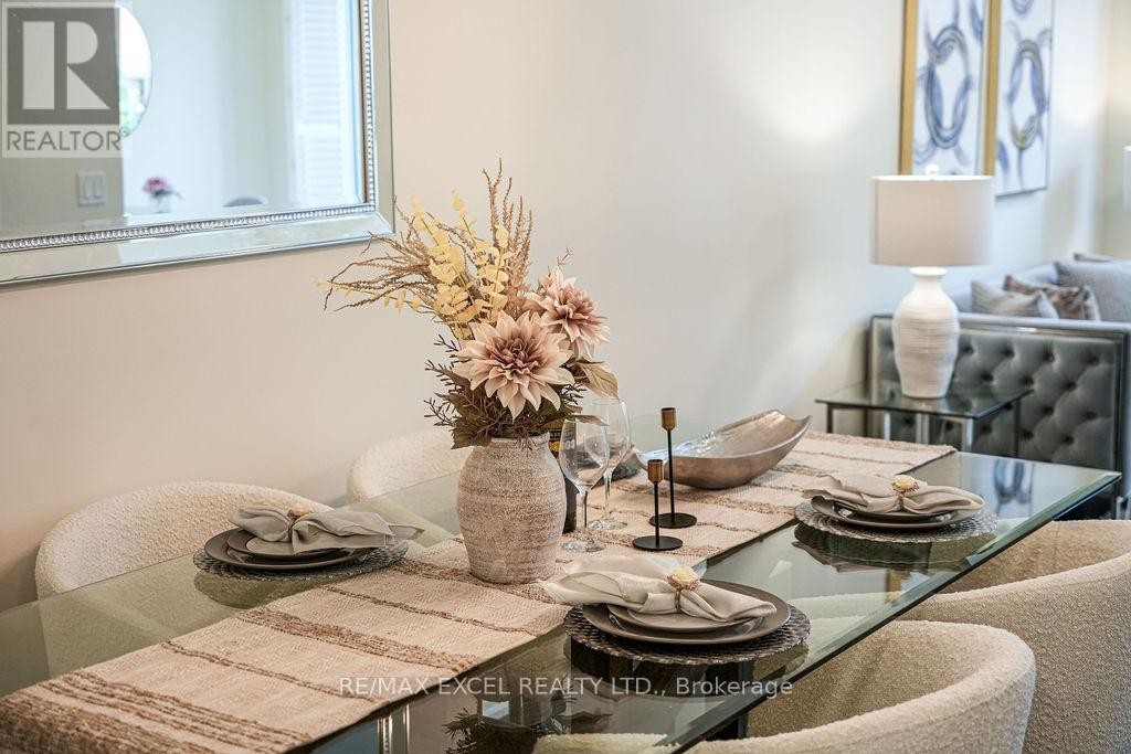 












43 DURBLEE AVENUE

,
Aurora,




Ontario
L4G0Z8

