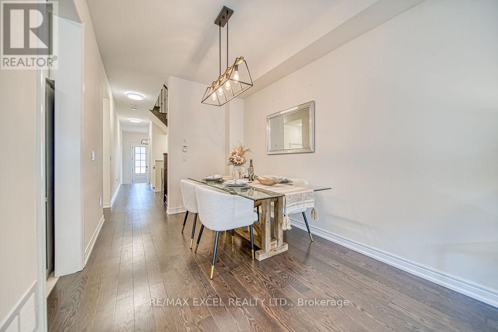 












43 DURBLEE AVENUE

,
Aurora,




Ontario
L4G0Z8

