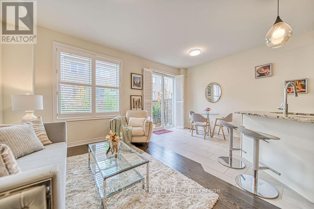 












43 DURBLEE AVENUE

,
Aurora,




Ontario
L4G0Z8


