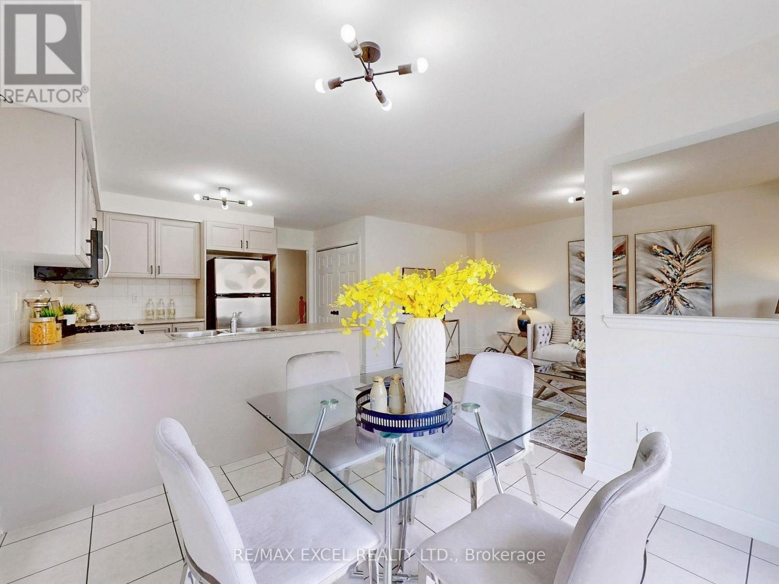 












93 PESHAWAR AVENUE

,
Markham (Village Green-South Unionville),




Ontario
L3R9V3

