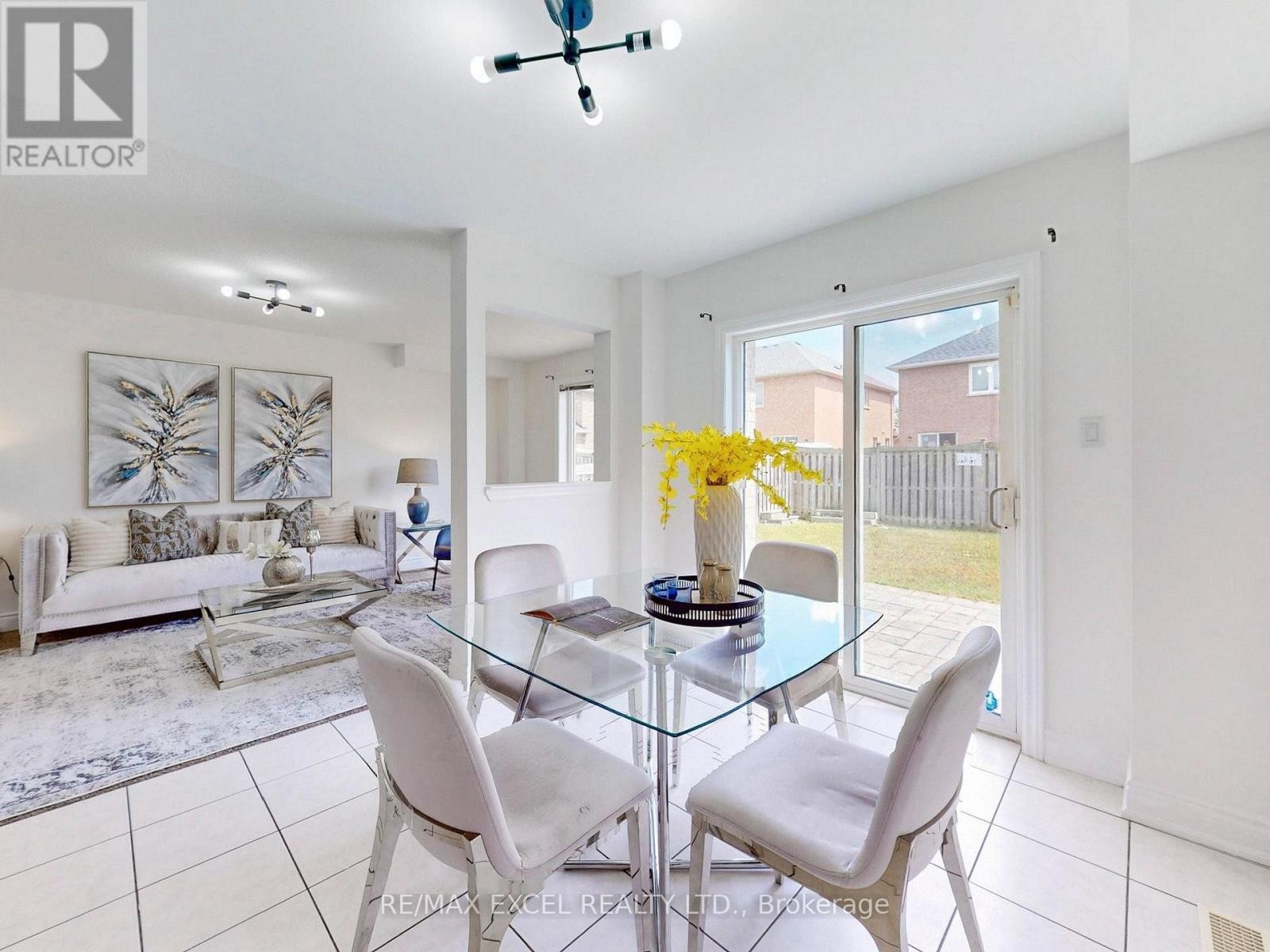 












93 PESHAWAR AVENUE

,
Markham (Village Green-South Unionville),




Ontario
L3R9V3

