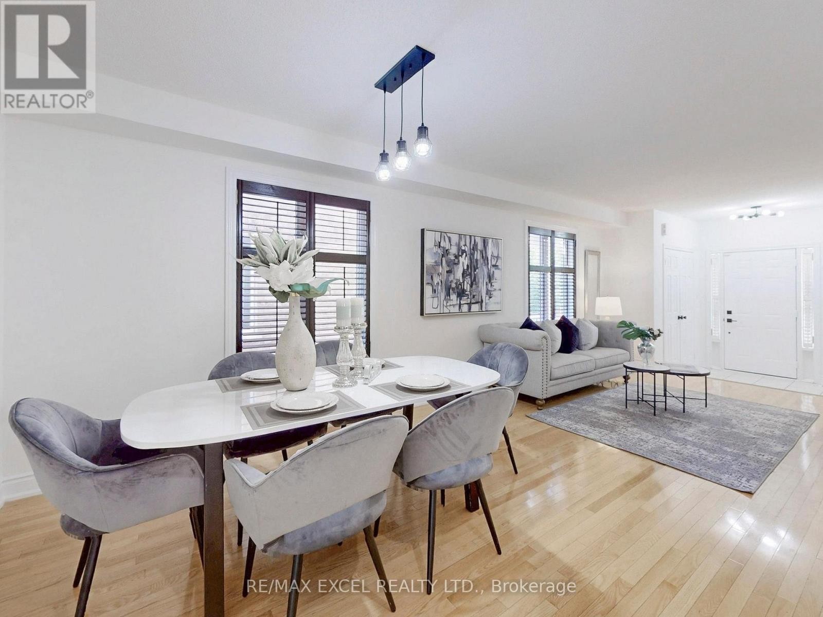 












93 PESHAWAR AVENUE

,
Markham (Village Green-South Unionville),




Ontario
L3R9V3

