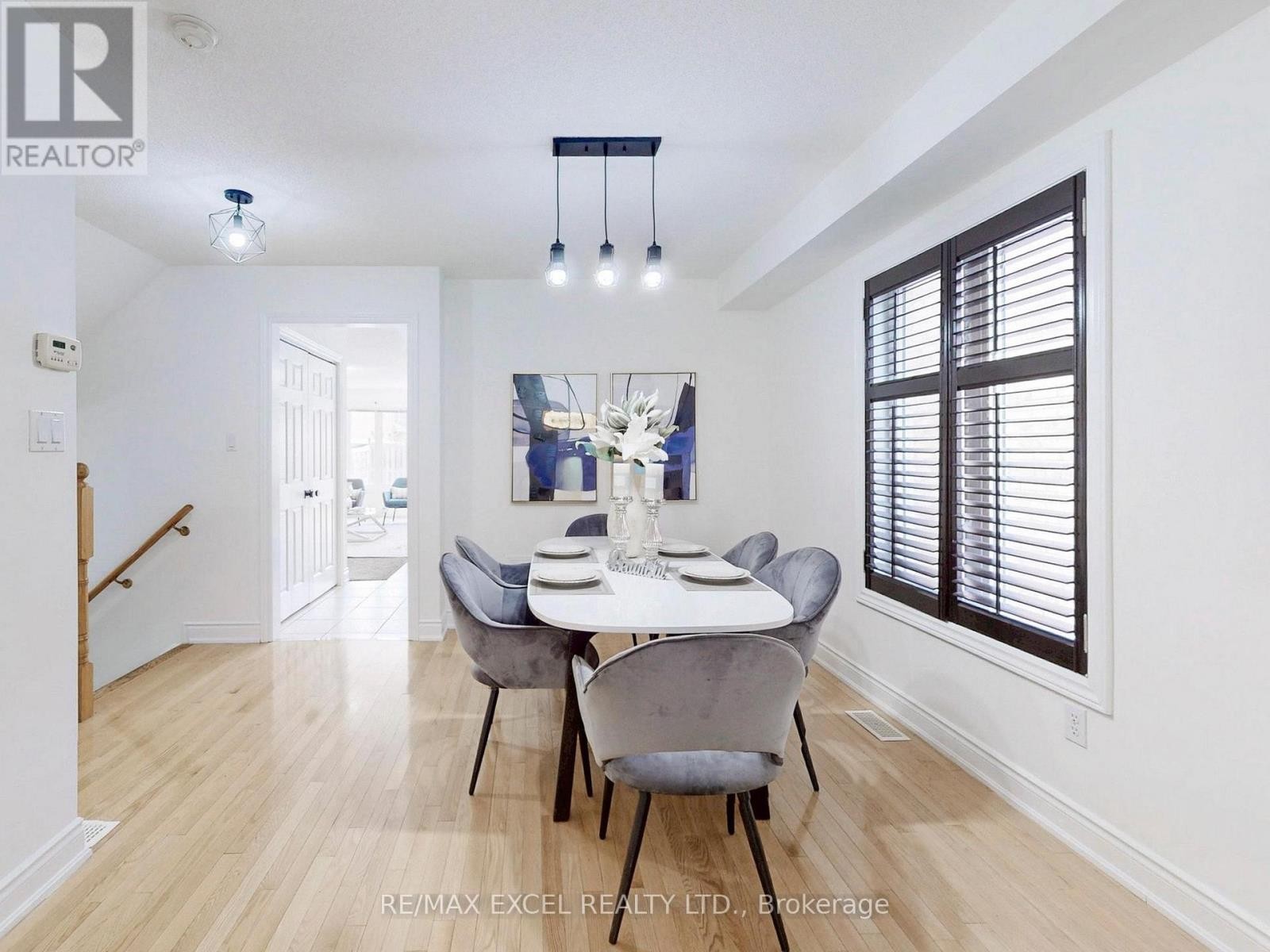 












93 PESHAWAR AVENUE

,
Markham (Village Green-South Unionville),




Ontario
L3R9V3


