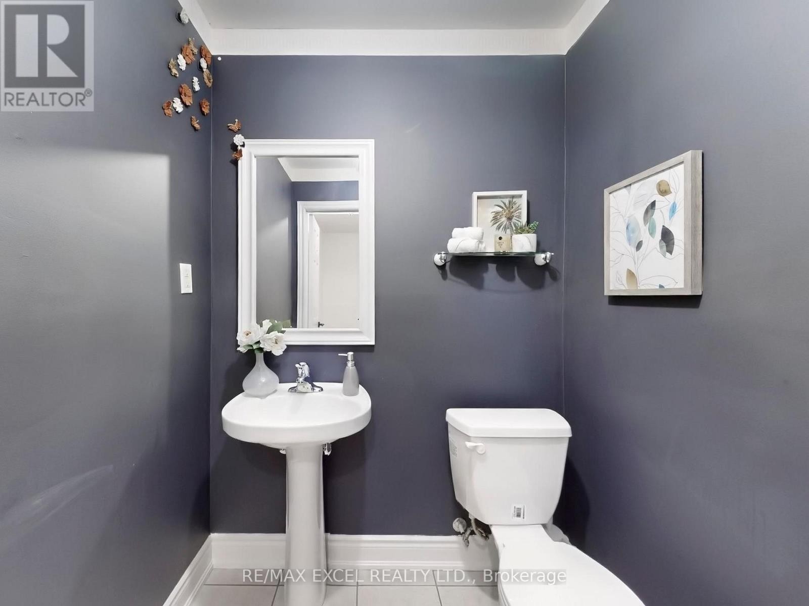 












93 PESHAWAR AVENUE

,
Markham (Village Green-South Unionville),




Ontario
L3R9V3

