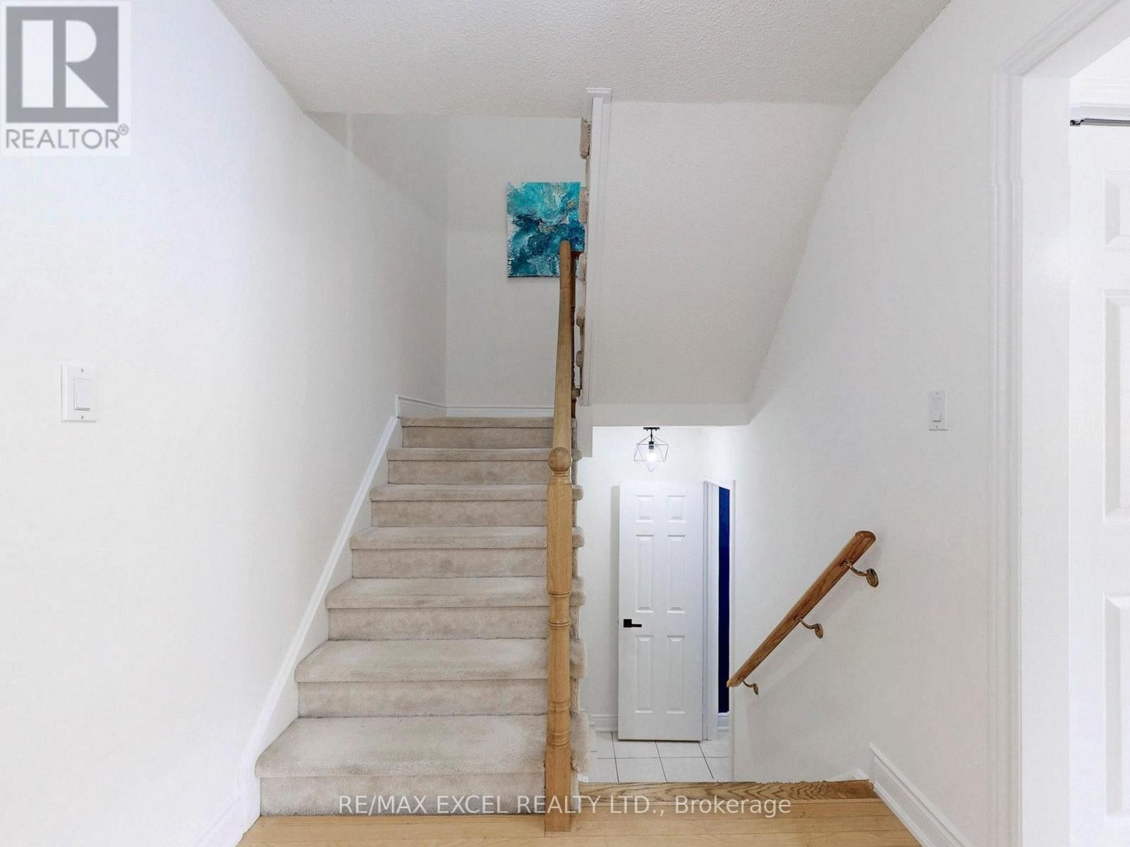 












93 PESHAWAR AVENUE

,
Markham (Village Green-South Unionville),




Ontario
L3R9V3

